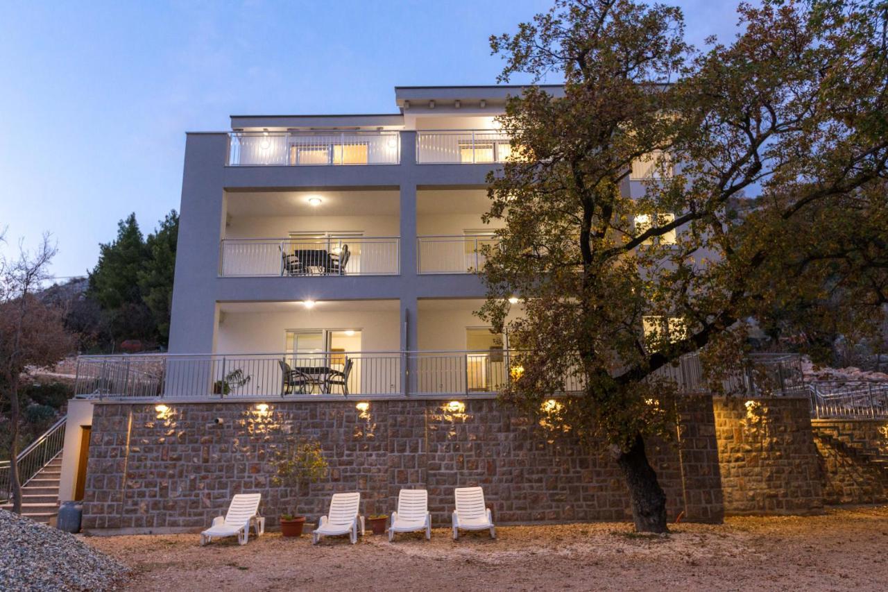 Apartmani Villa Paulo Starigrad Paklenica Esterno foto
