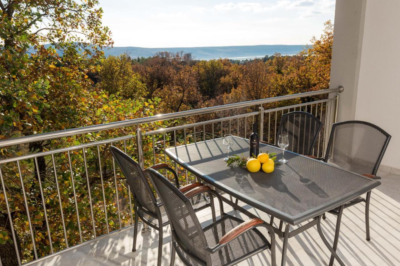Apartmani Villa Paulo Starigrad Paklenica Esterno foto