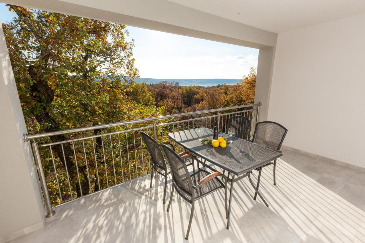 Apartmani Villa Paulo Starigrad Paklenica Esterno foto