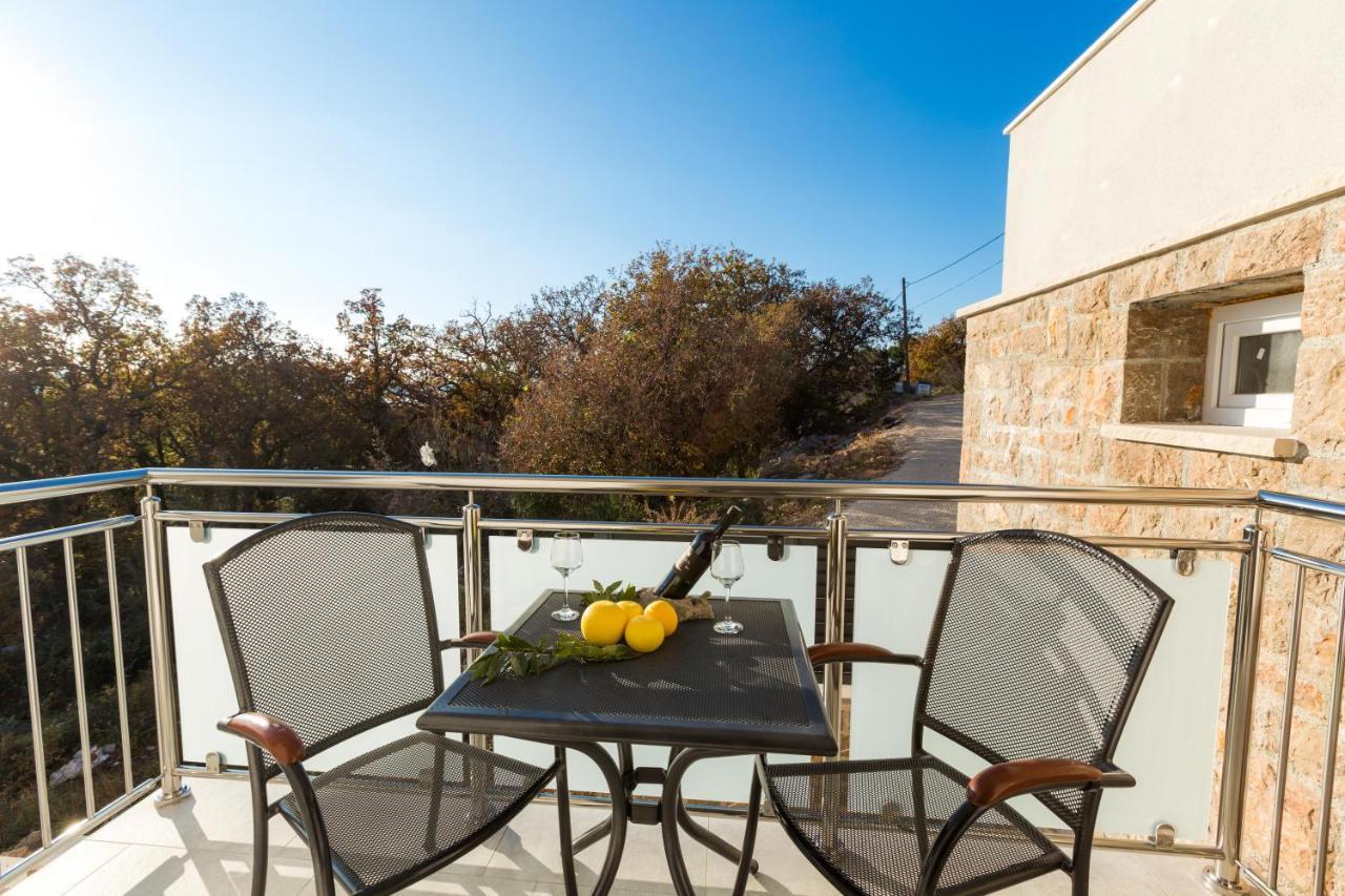 Apartmani Villa Paulo Starigrad Paklenica Esterno foto