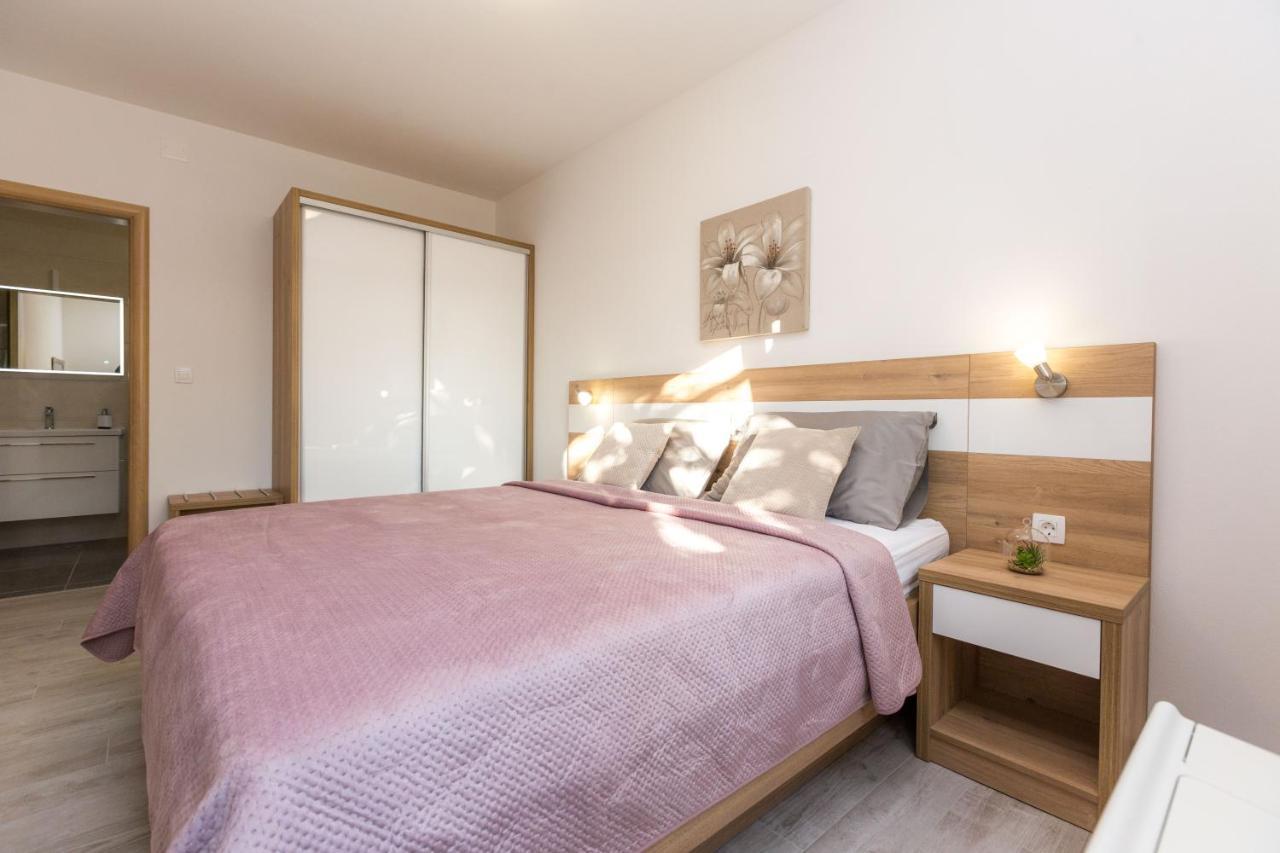 Apartmani Villa Paulo Starigrad Paklenica Esterno foto