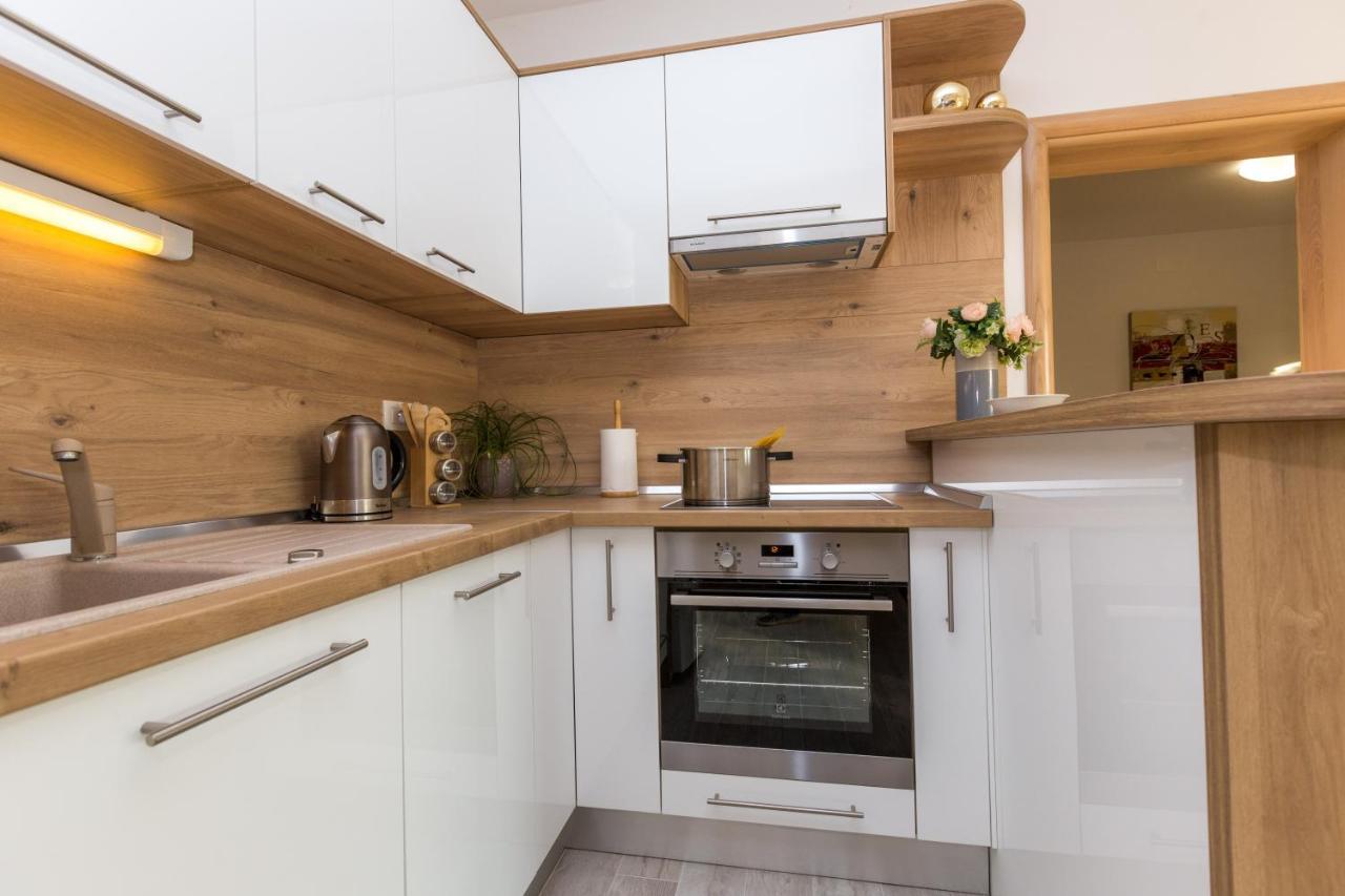 Apartmani Villa Paulo Starigrad Paklenica Esterno foto