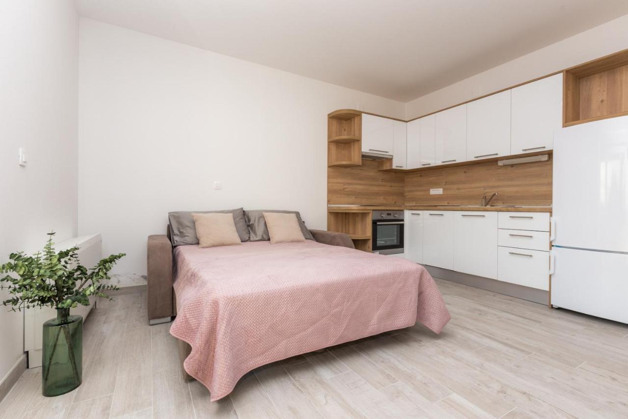 Apartmani Villa Paulo Starigrad Paklenica Esterno foto