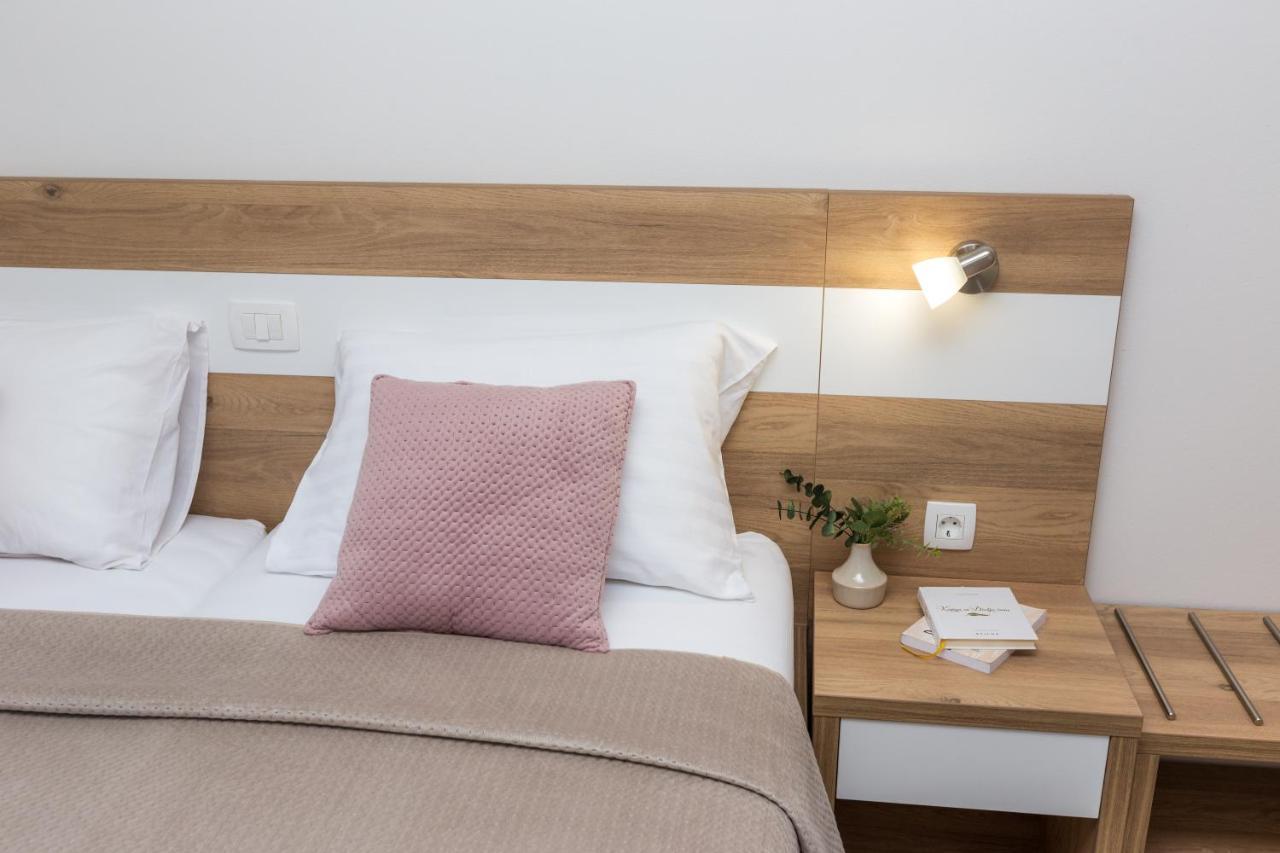 Apartmani Villa Paulo Starigrad Paklenica Esterno foto