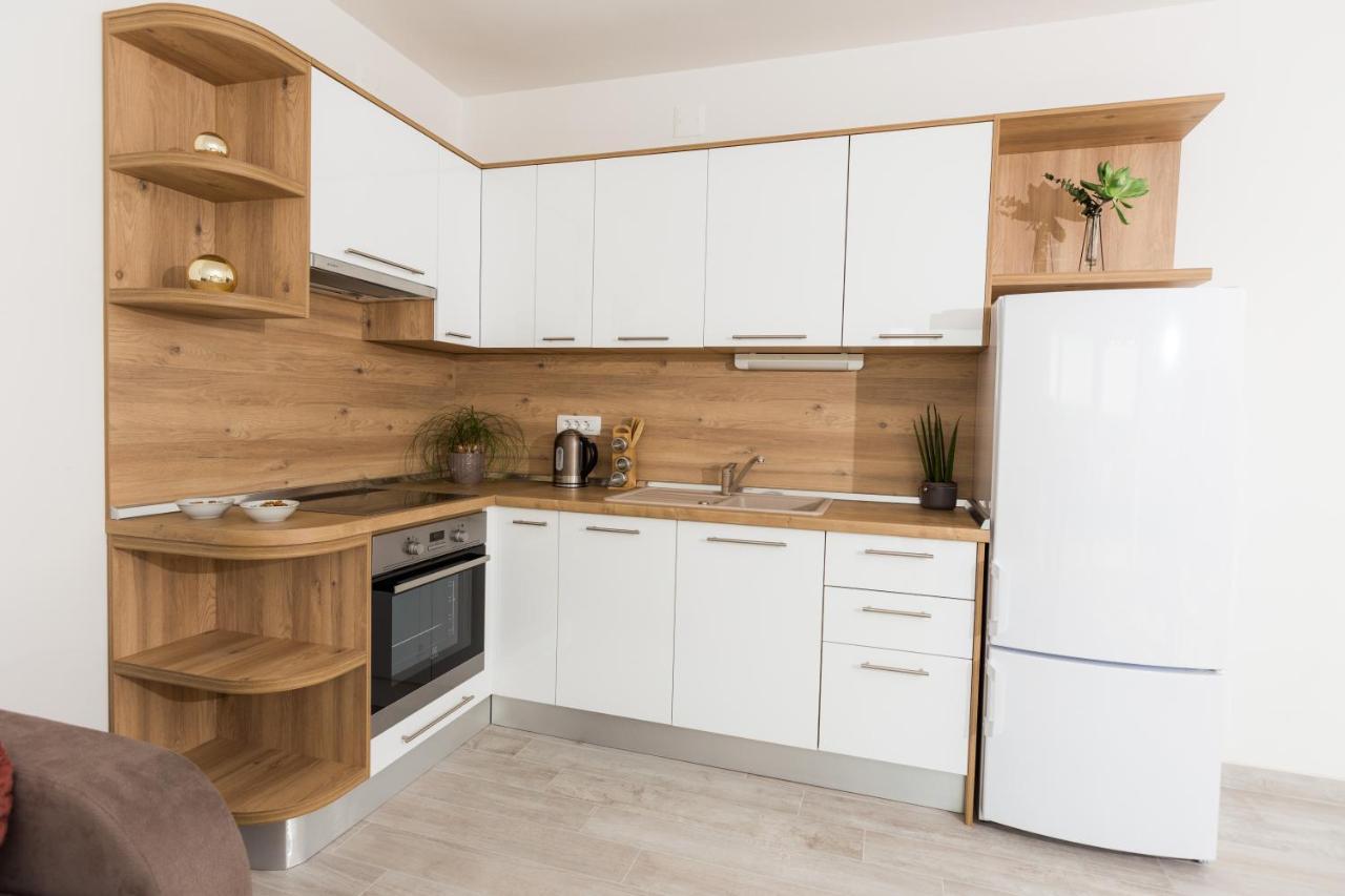 Apartmani Villa Paulo Starigrad Paklenica Esterno foto