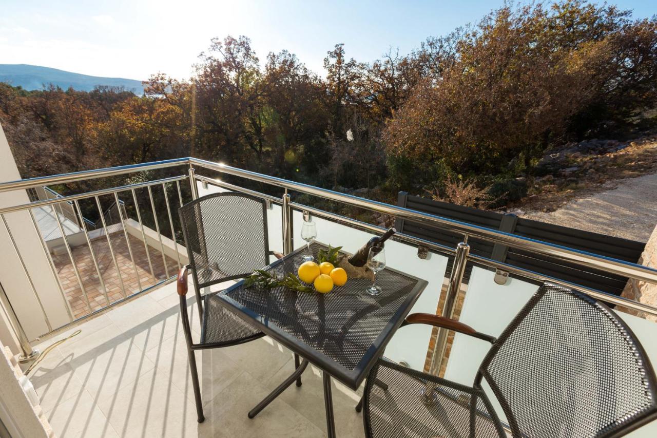 Apartmani Villa Paulo Starigrad Paklenica Esterno foto