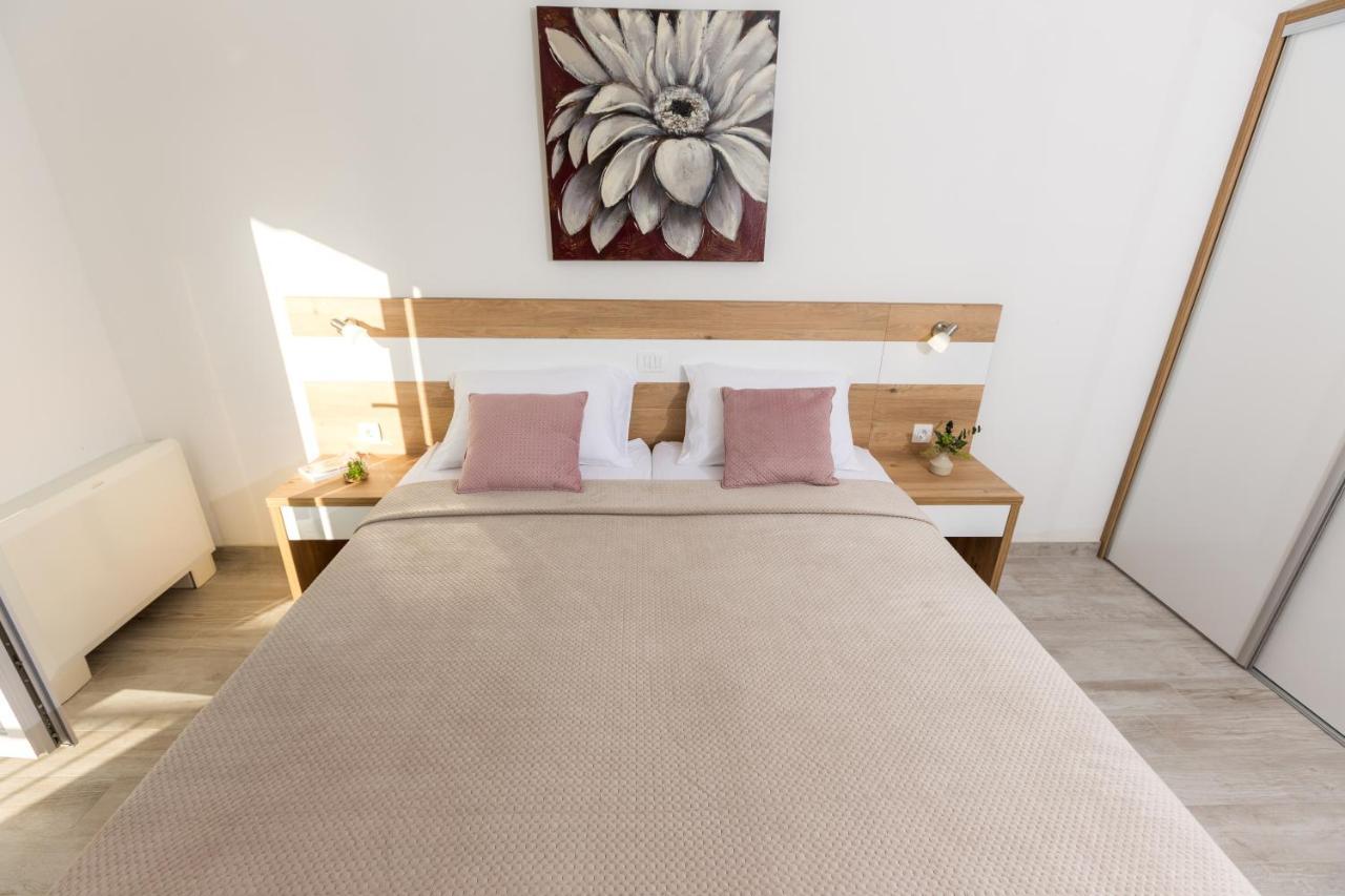 Apartmani Villa Paulo Starigrad Paklenica Esterno foto
