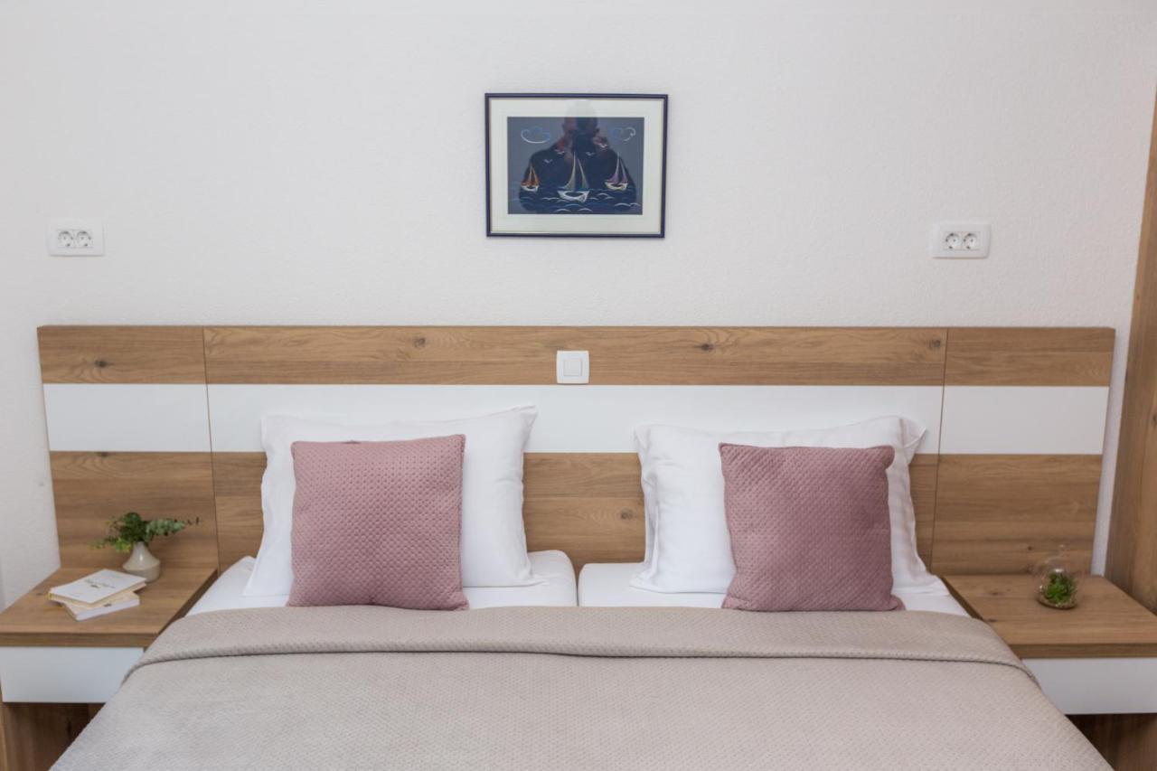 Apartmani Villa Paulo Starigrad Paklenica Esterno foto