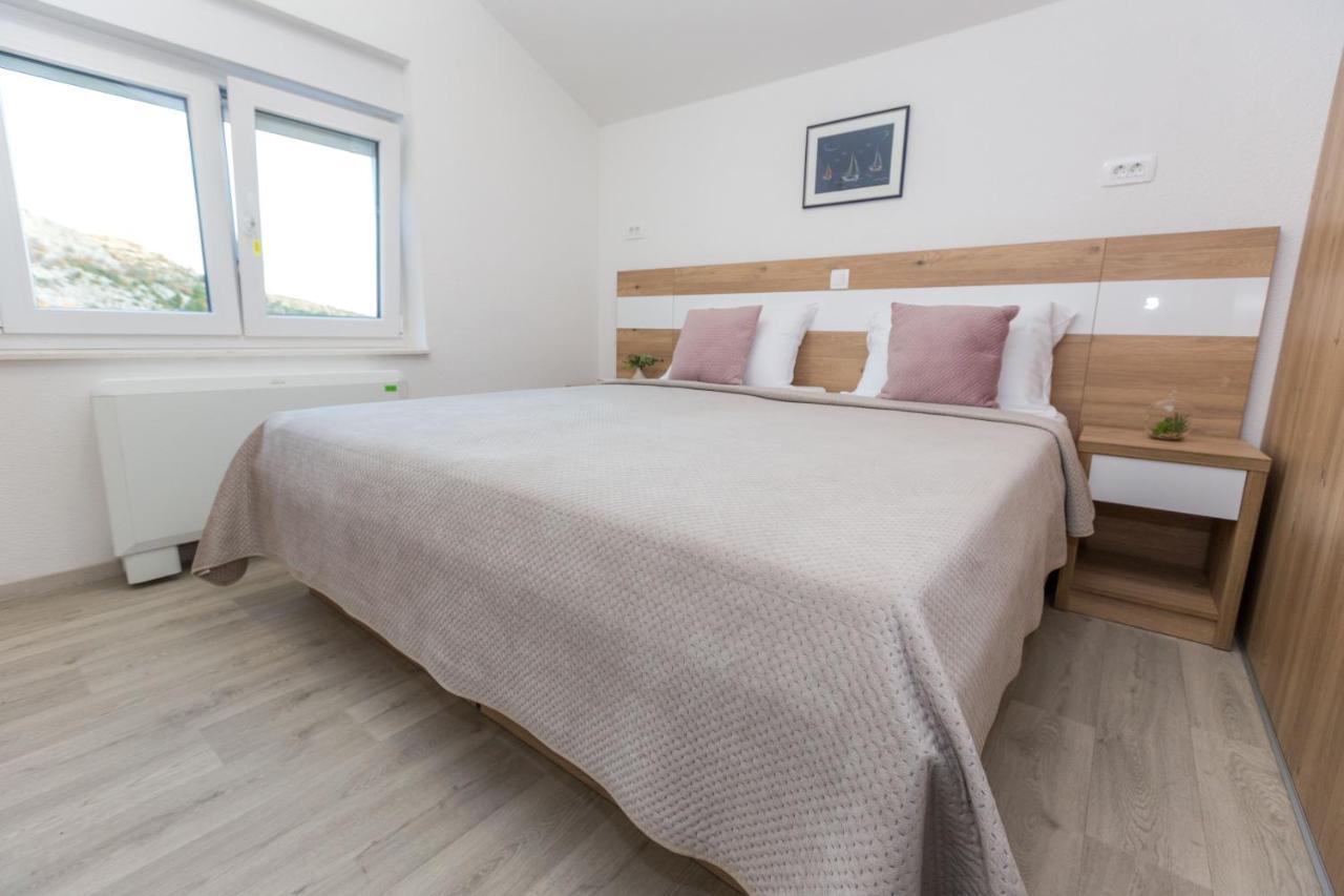 Apartmani Villa Paulo Starigrad Paklenica Esterno foto