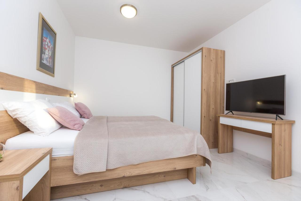 Apartmani Villa Paulo Starigrad Paklenica Esterno foto