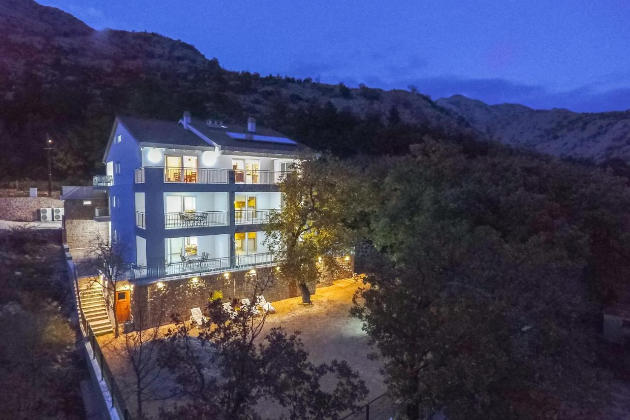 Apartmani Villa Paulo Starigrad Paklenica Esterno foto