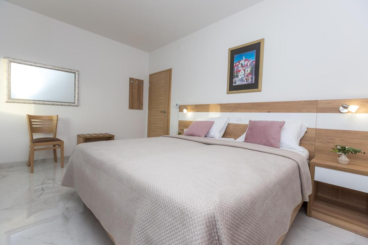 Apartmani Villa Paulo Starigrad Paklenica Esterno foto